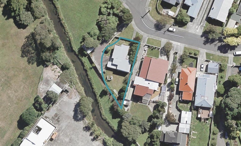 142 Riverside Drive, Waiwhetu, Lower Hutt - Carousel 1