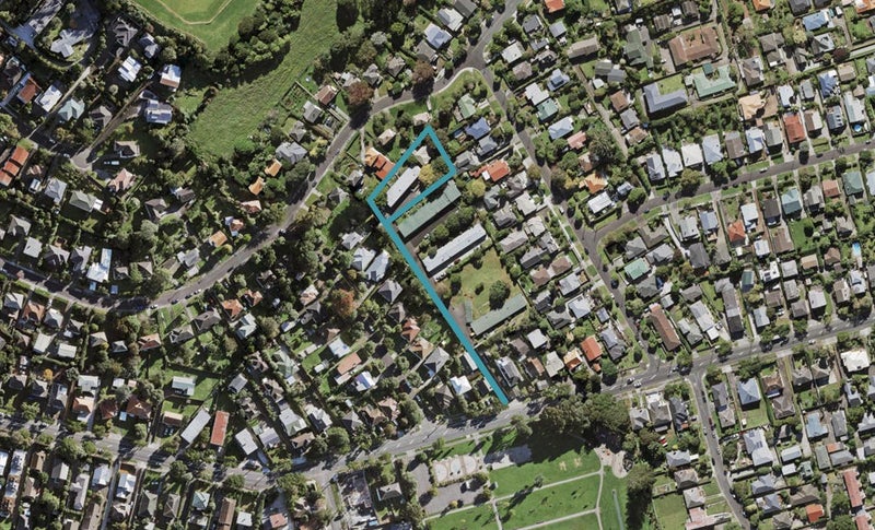 1/0 Owairaka Avenue, Owairaka, Auckland - Carousel 1