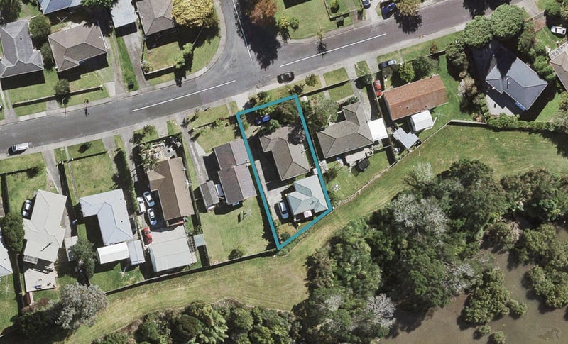 30 Sunline Avenue, Massey, Auckland - Carousel 1