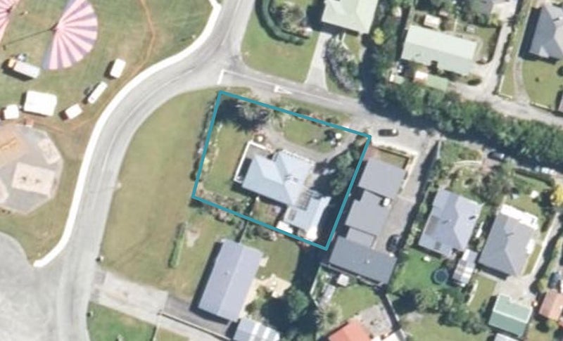 11 Warburton Street, Karoro, Greymouth - Carousel 1