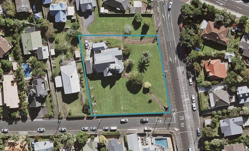 208 Queen Street, Northcote Point, Auckland - Carousel 1