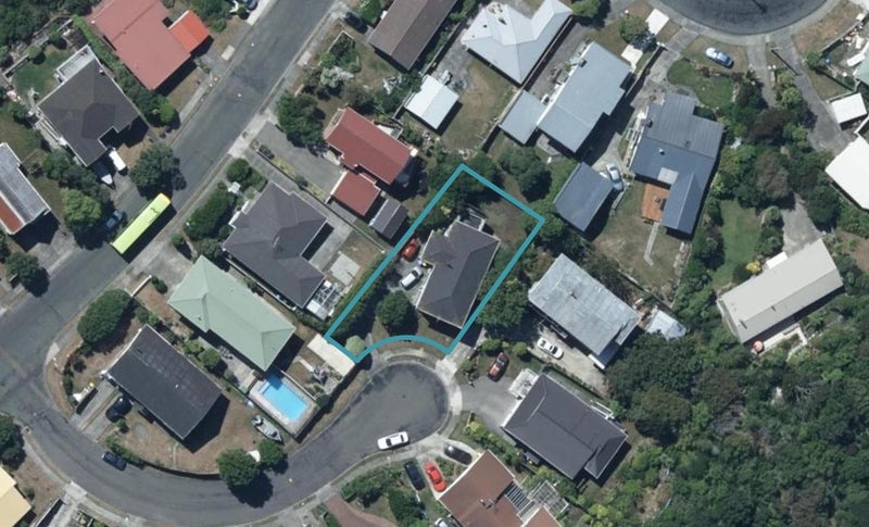 5 Livet Place, Papakowhai, Porirua - Carousel 1