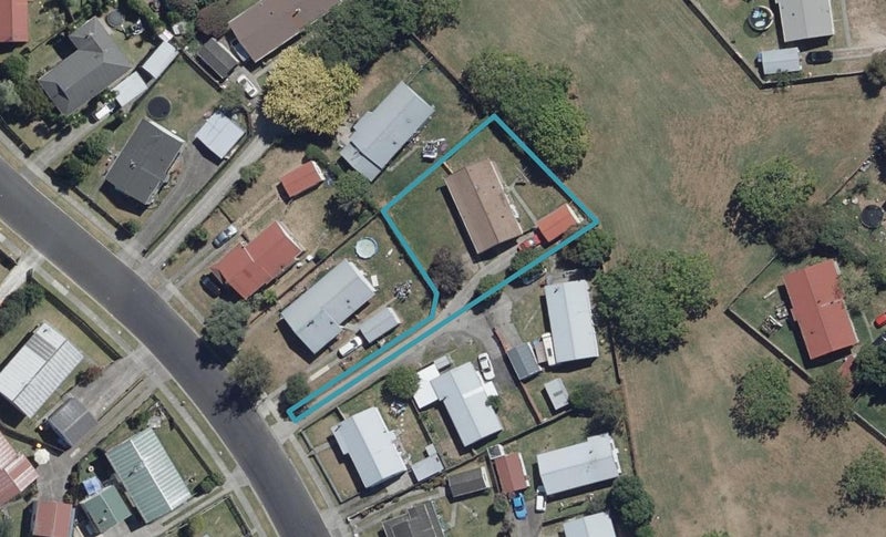 8 Aileen Place, Nawton, Hamilton - Carousel 1