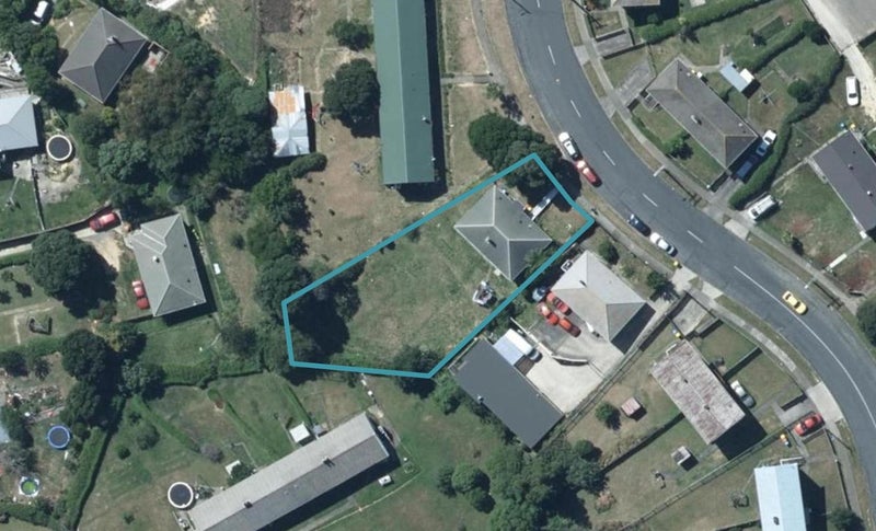 18 Bedford Street, Cannons Creek, Porirua - Carousel 1