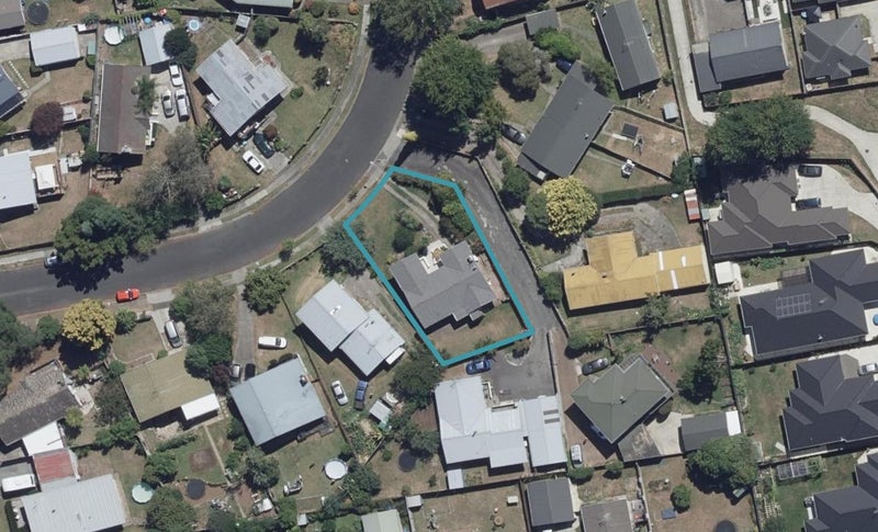 10 Joanna Place, Deanwell, Hamilton - Carousel 1