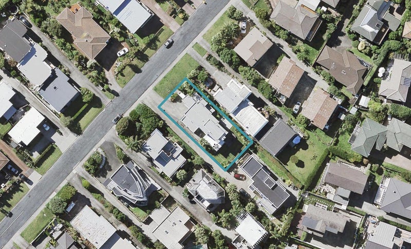 6 Marama Street, Castor Bay, Auckland - Carousel 1