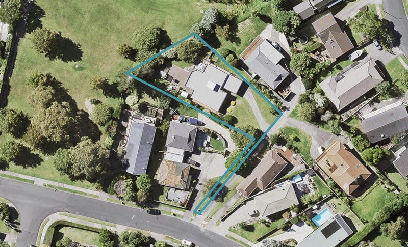 17 Charles Dickens Drive, Mellons Bay, Auckland - Carousel 1