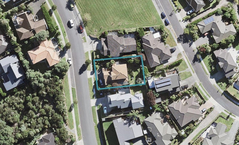 35 Rising Parade, Fairview Heights, Auckland - Carousel 1