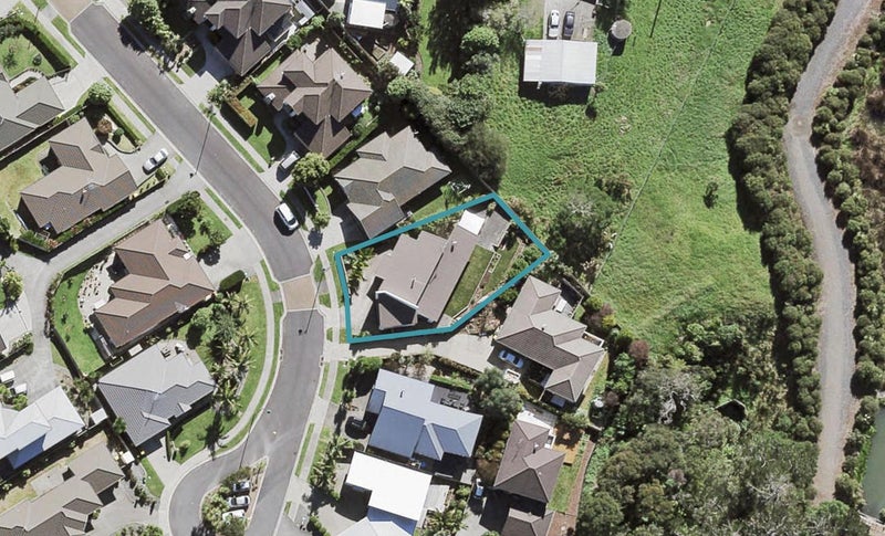 12 Durbin Court, Greenhithe, Auckland - Carousel 1
