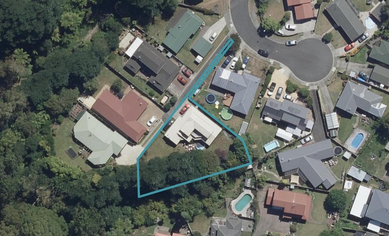 14 Essendon Court, Glenview, Hamilton - Carousel 1