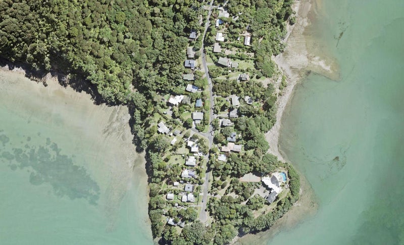 91 Kauri Point Road, Laingholm, Auckland - Carousel 1