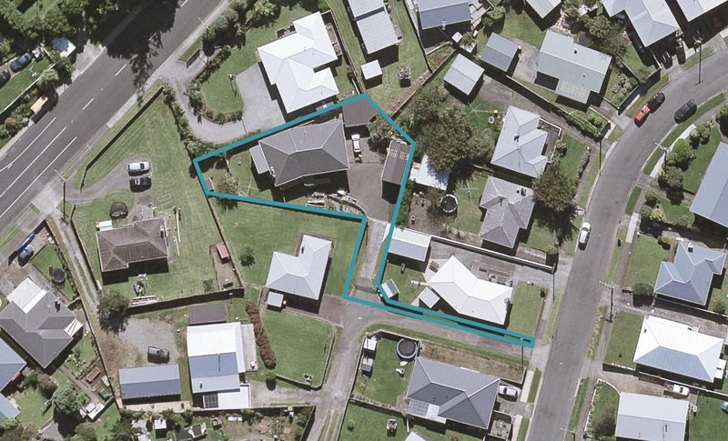 15D Rospeath Crescent, Spotswood, New Plymouth - Carousel 1
