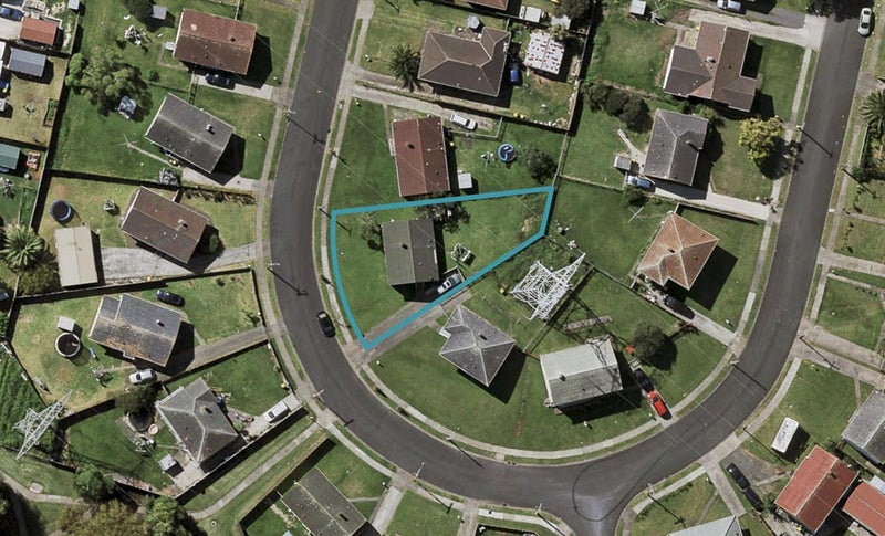 14 Featherston Crescent, Otara, Auckland - Carousel 1