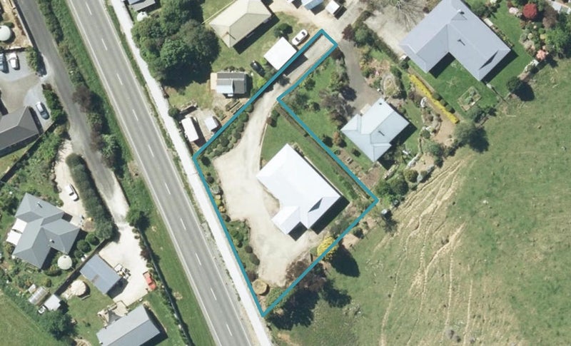 14 Park Avenue, Tākaka - Carousel 1