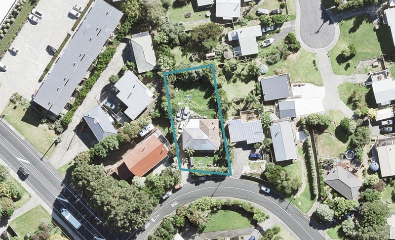 3 Hiwi Crescent, Stanmore Bay, Whangaparaoa - Carousel 1