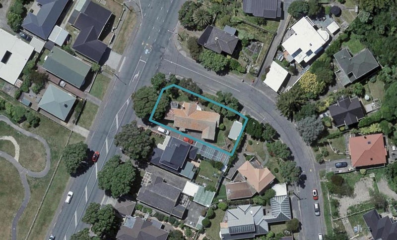 2 Ashleigh Crescent, Miramar, Wellington - Carousel 1
