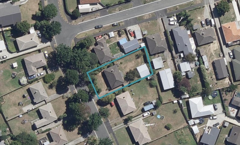 22 Kenney Crescent, Fairfield, Hamilton - Carousel 1