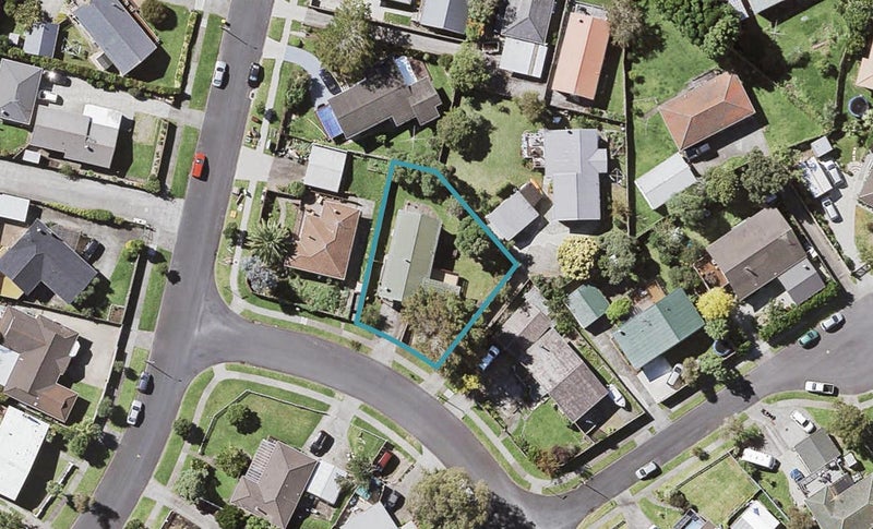 4 Malvina Place, Bucklands Beach, Auckland - Carousel 1