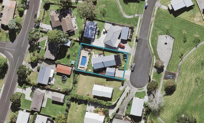 17 Flaunty Place, West Harbour, Auckland - Carousel 1