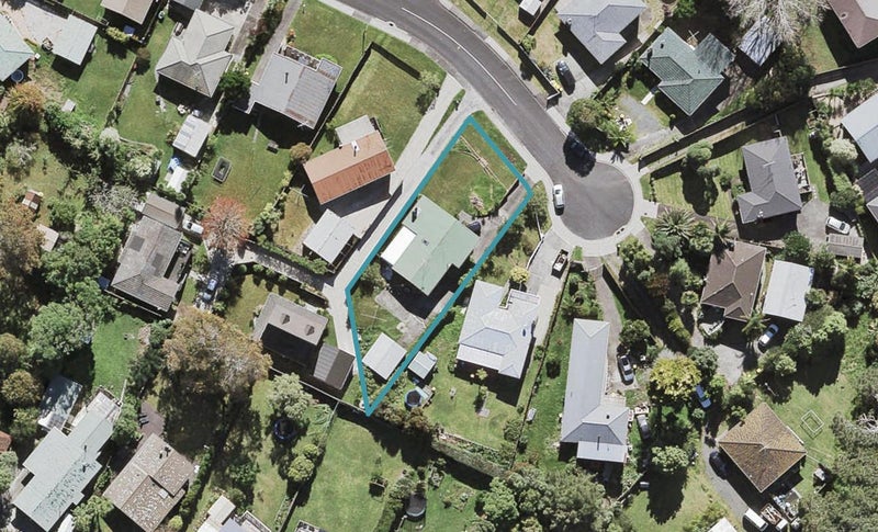 11 Tracey Terrace, Te Atatu South, Auckland - Carousel 1