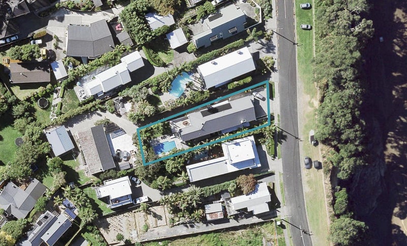 22 Marine Parade, Mellons Bay, Auckland - Carousel 1