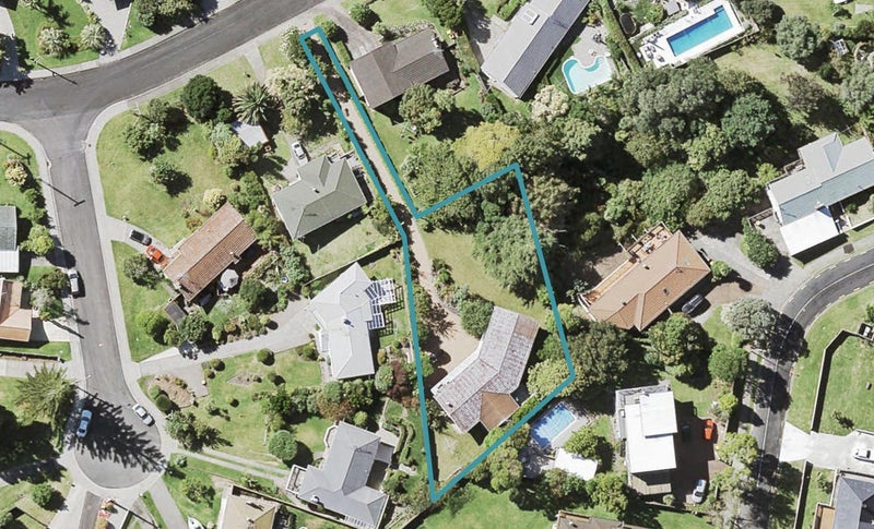 12 Liston Crescent, Cockle Bay, Auckland - Carousel 1