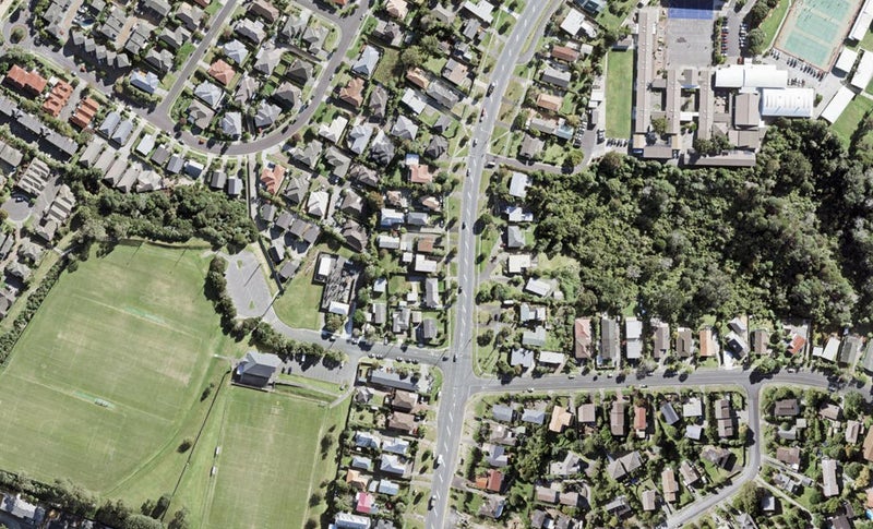 858A East Coast Road, Northcross, Auckland - Carousel 1