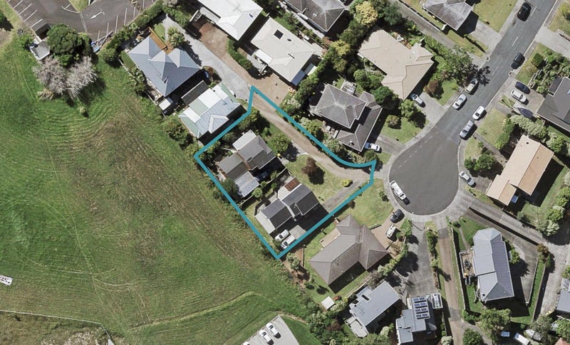 1/61 Centorian Drive, Windsor Park, Auckland - Carousel 1