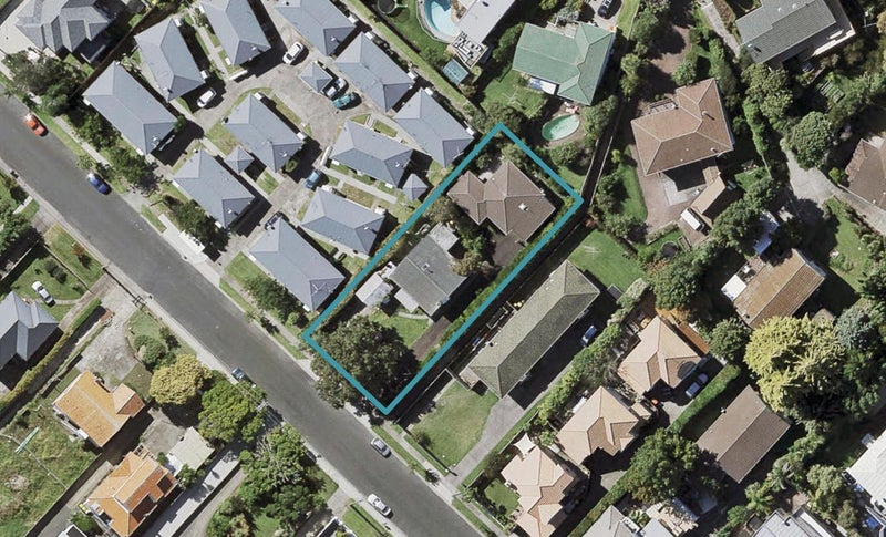 2/13 Dallinghoe Crescent, Milford, Auckland - Carousel 1