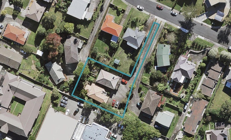 2/11 Camelot Place, Glenfield, Auckland - Carousel 1