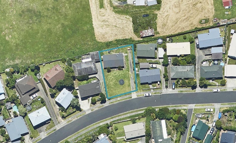 12 Te Arawa Place, Welcome Bay, Tauranga - Carousel 1