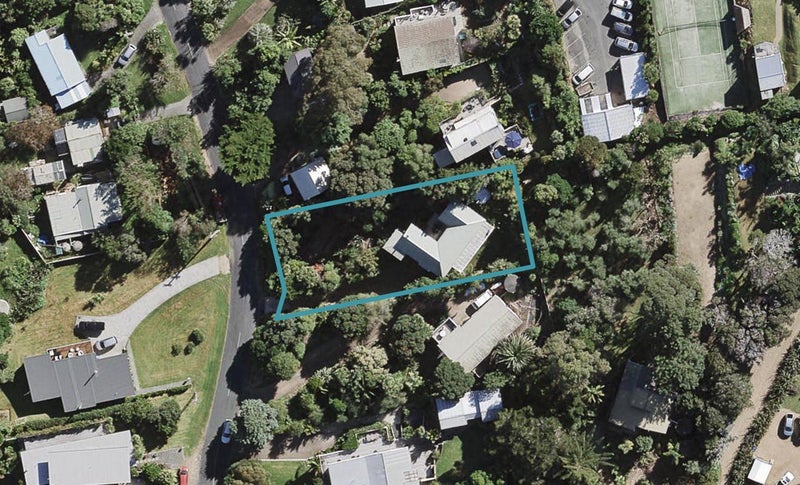 18 Bay Road, Ostend, Waiheke Island - Carousel 1