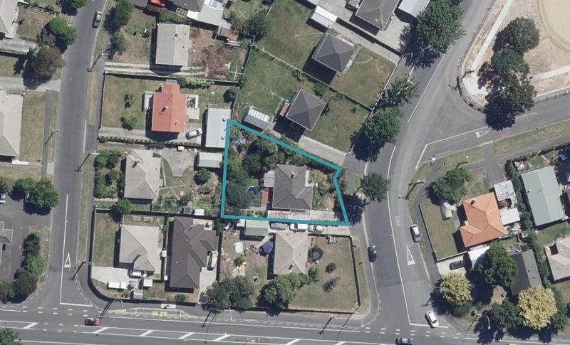 7 Old Farm Road, Hamilton East, Hamilton - Carousel 1