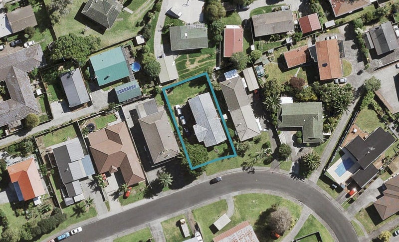 8 Frank Evans Place, Henderson, Auckland - Carousel 1