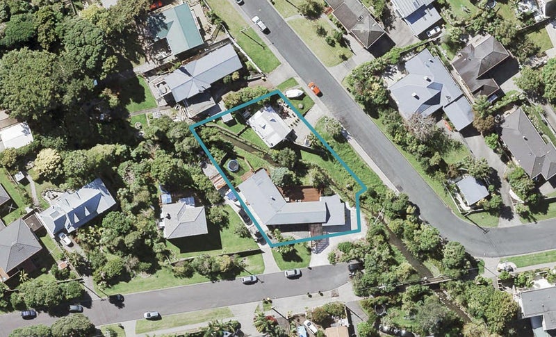 2/9 Westbourne Road, Murrays Bay, Auckland - Carousel 1