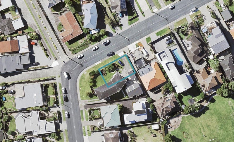 18A Waller Avenue, Bucklands Beach, Auckland - Carousel 1