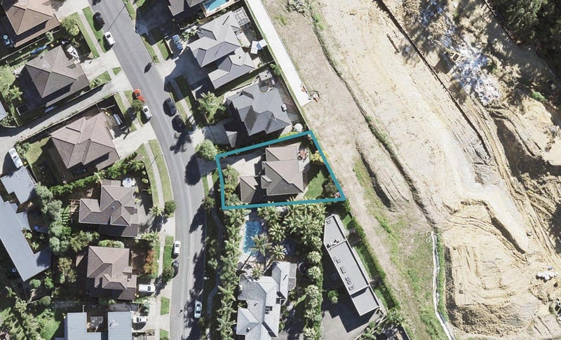 61 Rising Parade, Fairview Heights, Auckland - Carousel 1