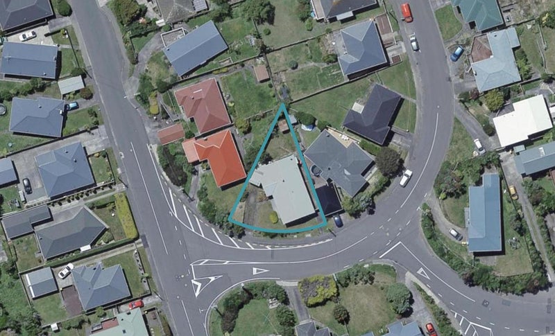 1 Baylands Drive, Newlands, Wellington - Carousel 1