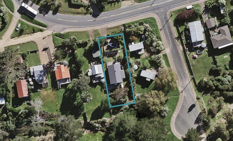 17 Mitchell Road, Surfdale, Waiheke Island - Carousel 1