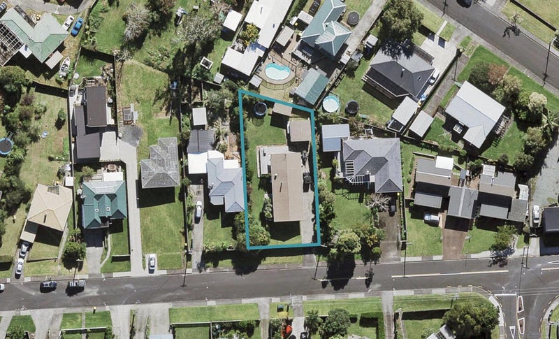 22 Wharf Road, Te Atatu Peninsula, Auckland - Carousel 1