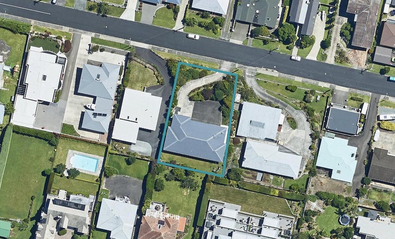 11 Seaview Road, Otumoetai, Tauranga - Carousel 1