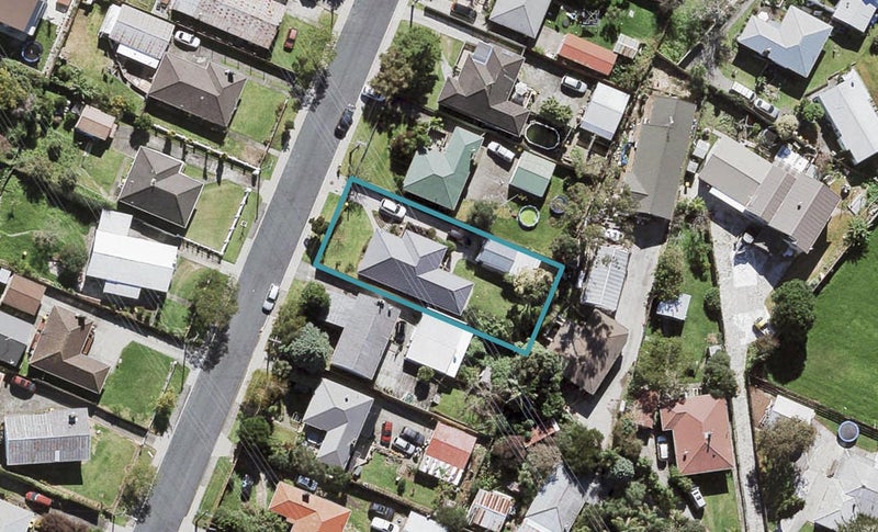 112 Cobham Crescent, Kelston, Auckland - Carousel 1
