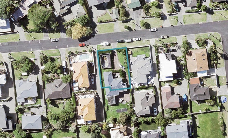 13 Beechwood Road, Rothesay Bay, Auckland - Carousel 1