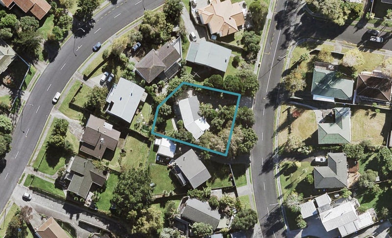 31 Commodore Drive, Lynfield, Auckland - Carousel 1