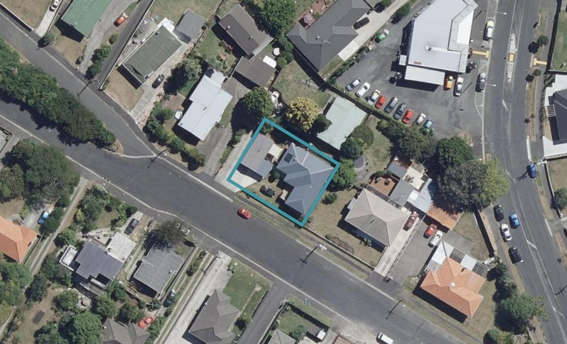 6 Carey Street, Maeroa, Hamilton - Carousel 1