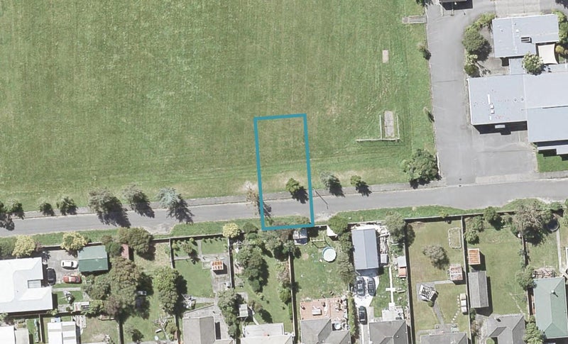 30 Pukeatua Place, Wainuiomata, Lower Hutt - Carousel 1
