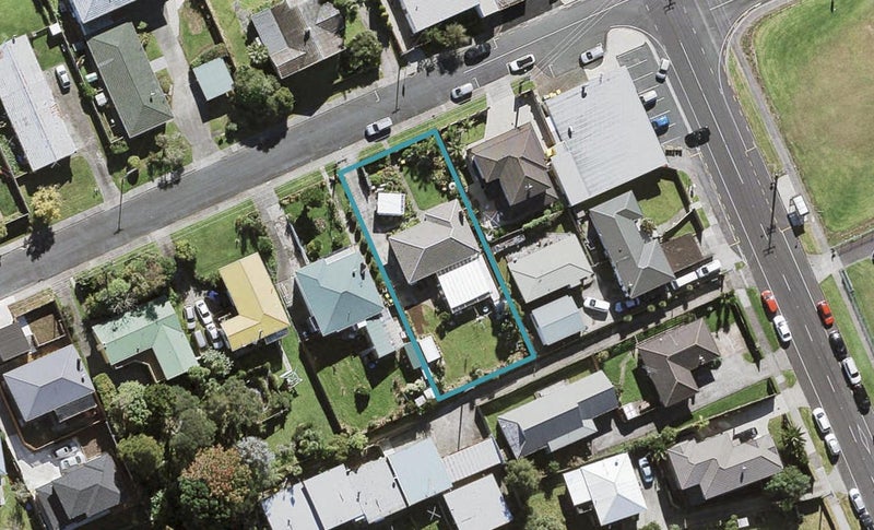 2 Sylvan Crescent, Te Atatu South, Auckland - Carousel 1
