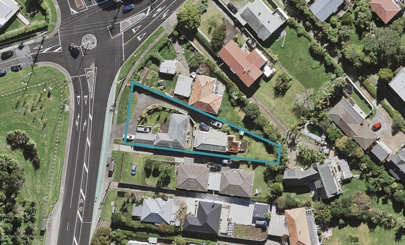 1/267 Glenfield Road, Hillcrest, Auckland - Carousel 1