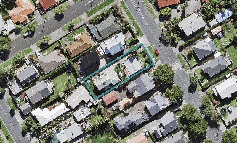 20 Walmer Road, Point Chevalier, Auckland - Carousel 1