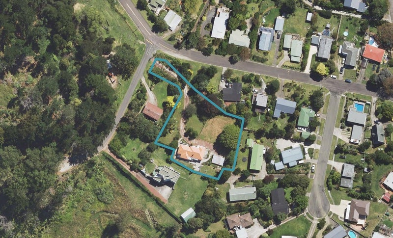 1 Norwood Road, Kaiti, Gisborne - Carousel 1